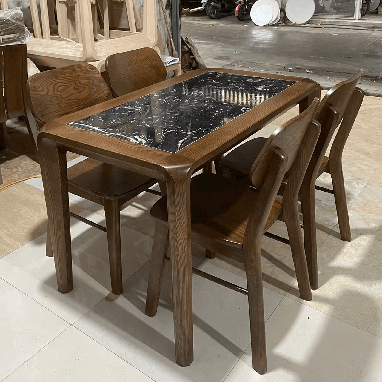 Bàn ăn 1m2 4 ghế Tai Voi gỗ tần bì BA213