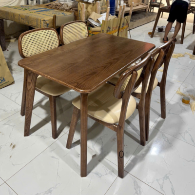 Bàn ăn gỗ tần bì 4 ghế tựa mây BA180